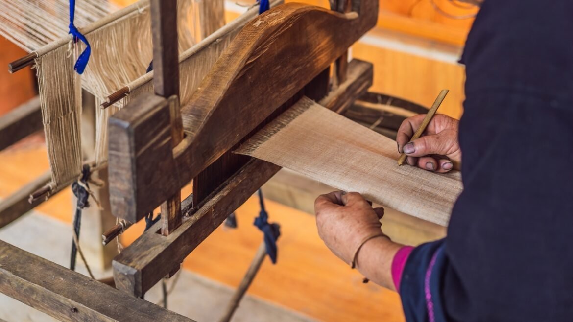 The Art of Linen Weaving: From Threads to Luxurious Textiles